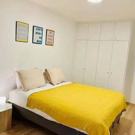 New 2 Bedrooms In Center-9b Apartment *